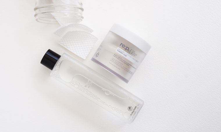 k-beauty toner & exfoliator from Son & Park Beauty Water and RE:P Toning Pads.